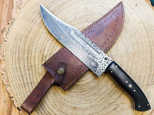 Bowie Hunting Knife Damascus Steel / Rustic Blade Finishing / Wood Handle / Leather Sheath