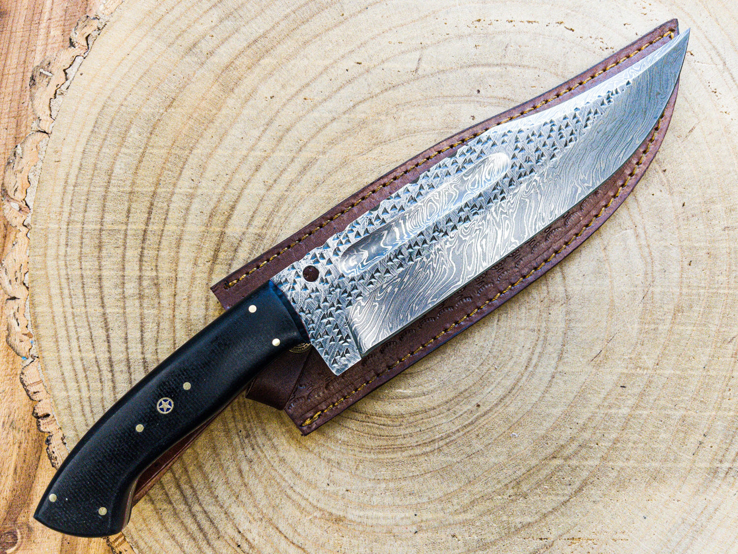 Bowie Hunting Knife Damascus Steel / Rustic Blade Finishing / Wood Handle / Leather Sheath