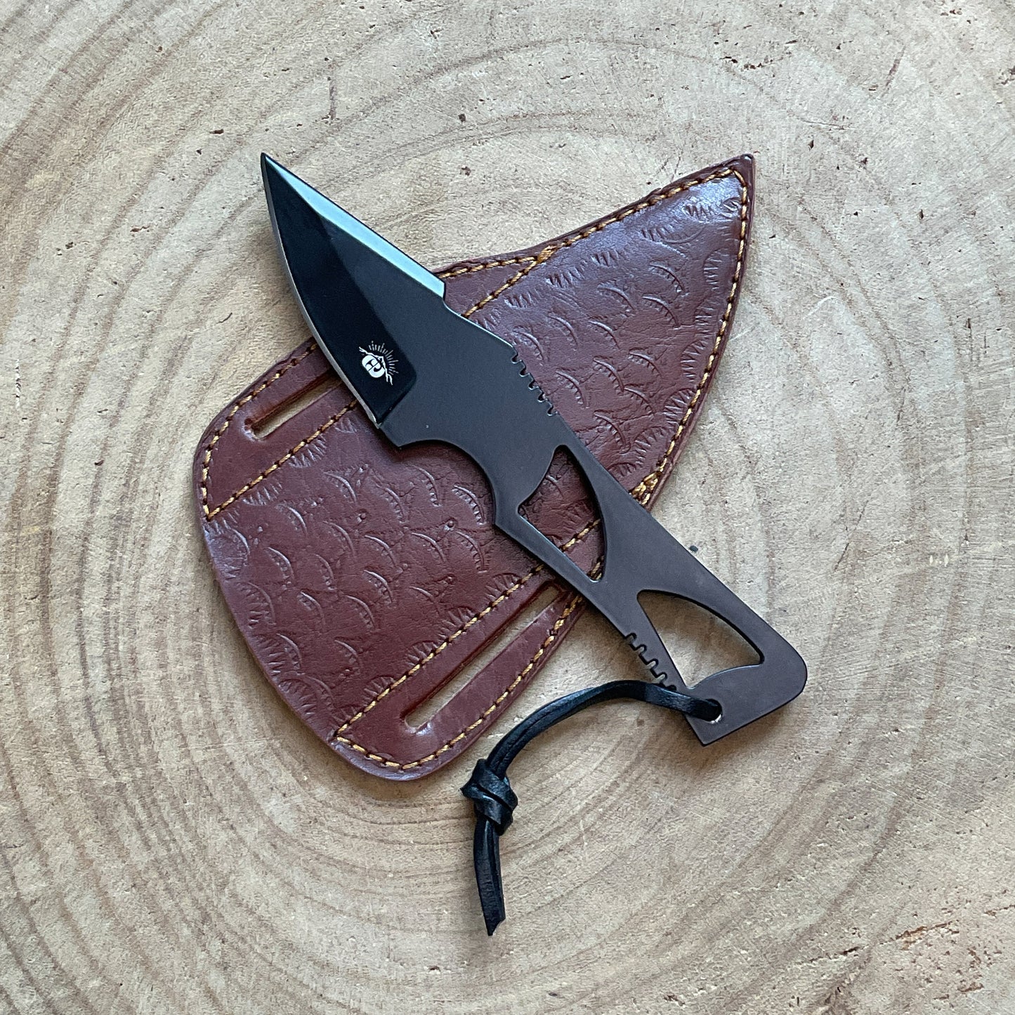 EDC knife handmade in 1095 steel, black powdercoat