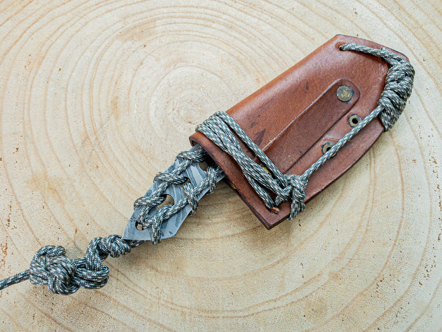 Damascus Hunting EDC Knife Fixed Blade w/ Paracord Wrap